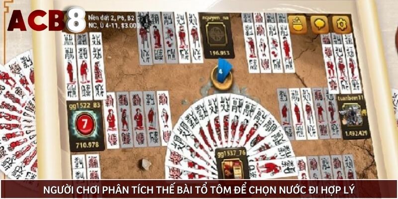 Người chơi phân tích thế bài tổ tôm để chọn nước đi hợp lý